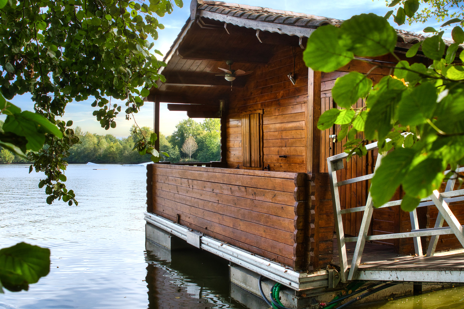 Coucher de soleil sur l'un de nos chalets flottants