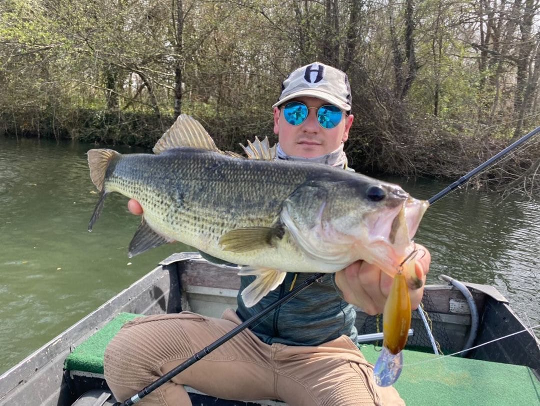 Black-bass pêché aux leurres sur lac privé en Gironde